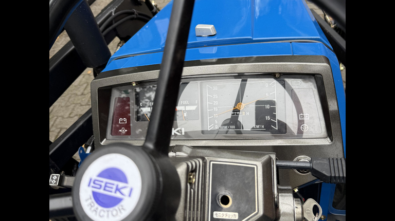 Iseki TU160 mit Frontlader ab 125 € pro Monat.